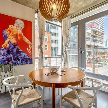 Spacious Corner Apartment Downtown Торонто Экстерьер фото