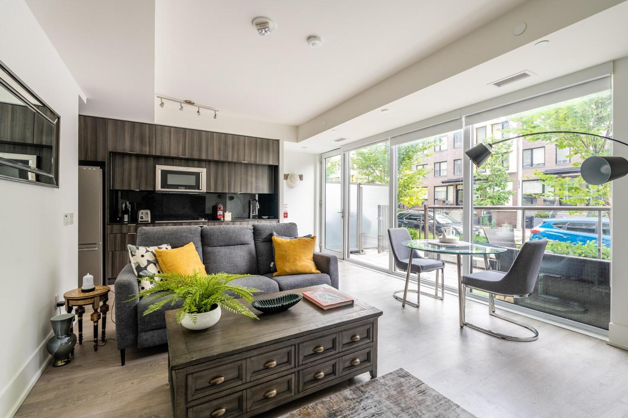 Spacious Corner Apartment Downtown Торонто Экстерьер фото