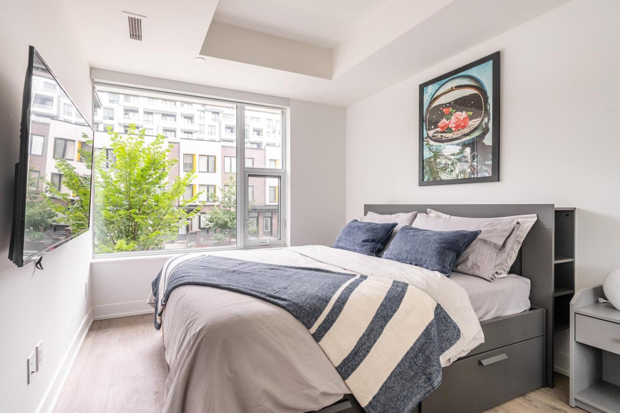 Spacious Corner Apartment Downtown Торонто Экстерьер фото