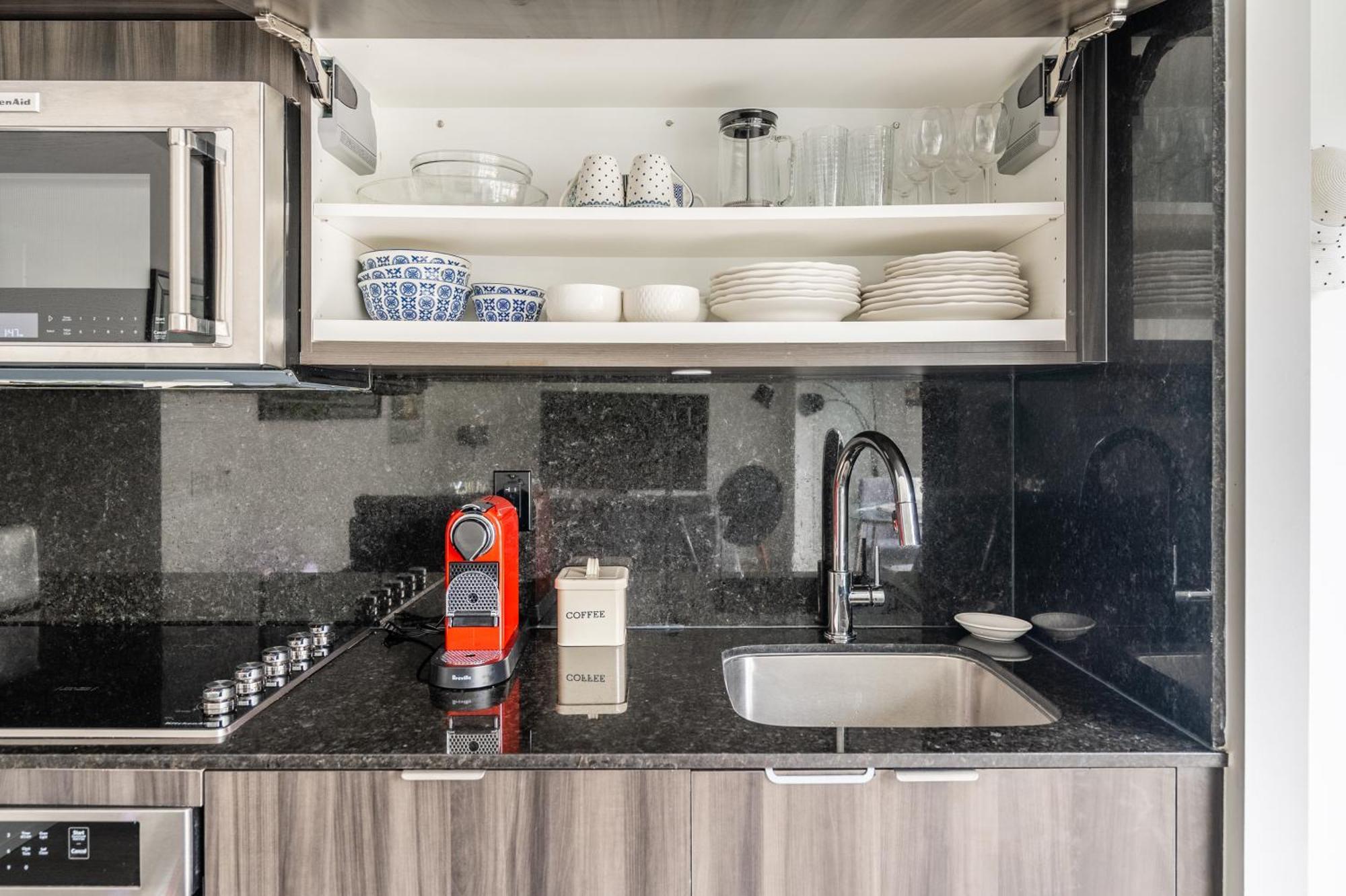 Spacious Corner Apartment Downtown Торонто Экстерьер фото