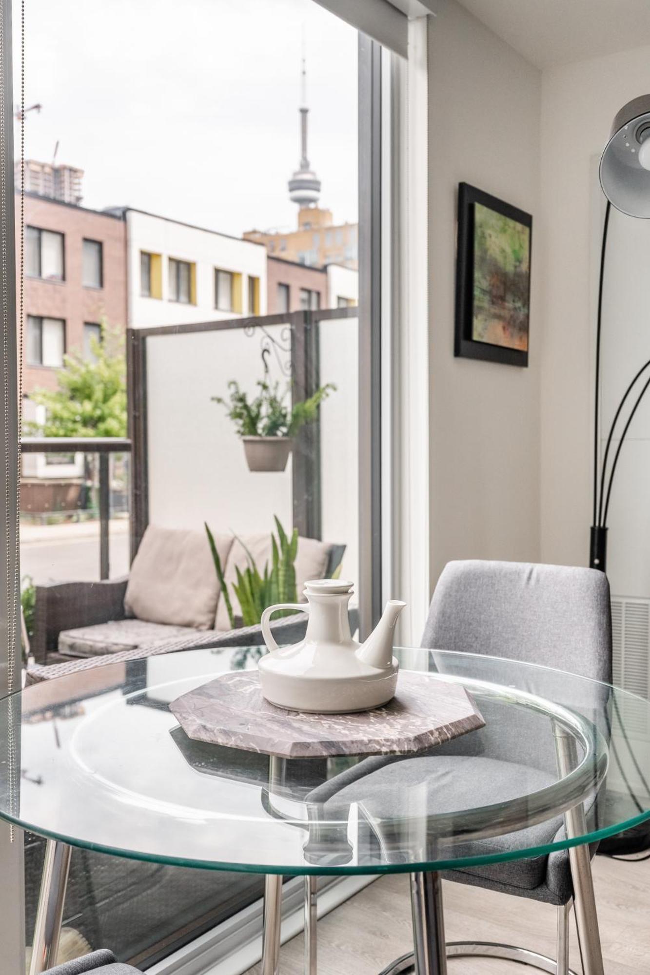 Spacious Corner Apartment Downtown Торонто Экстерьер фото