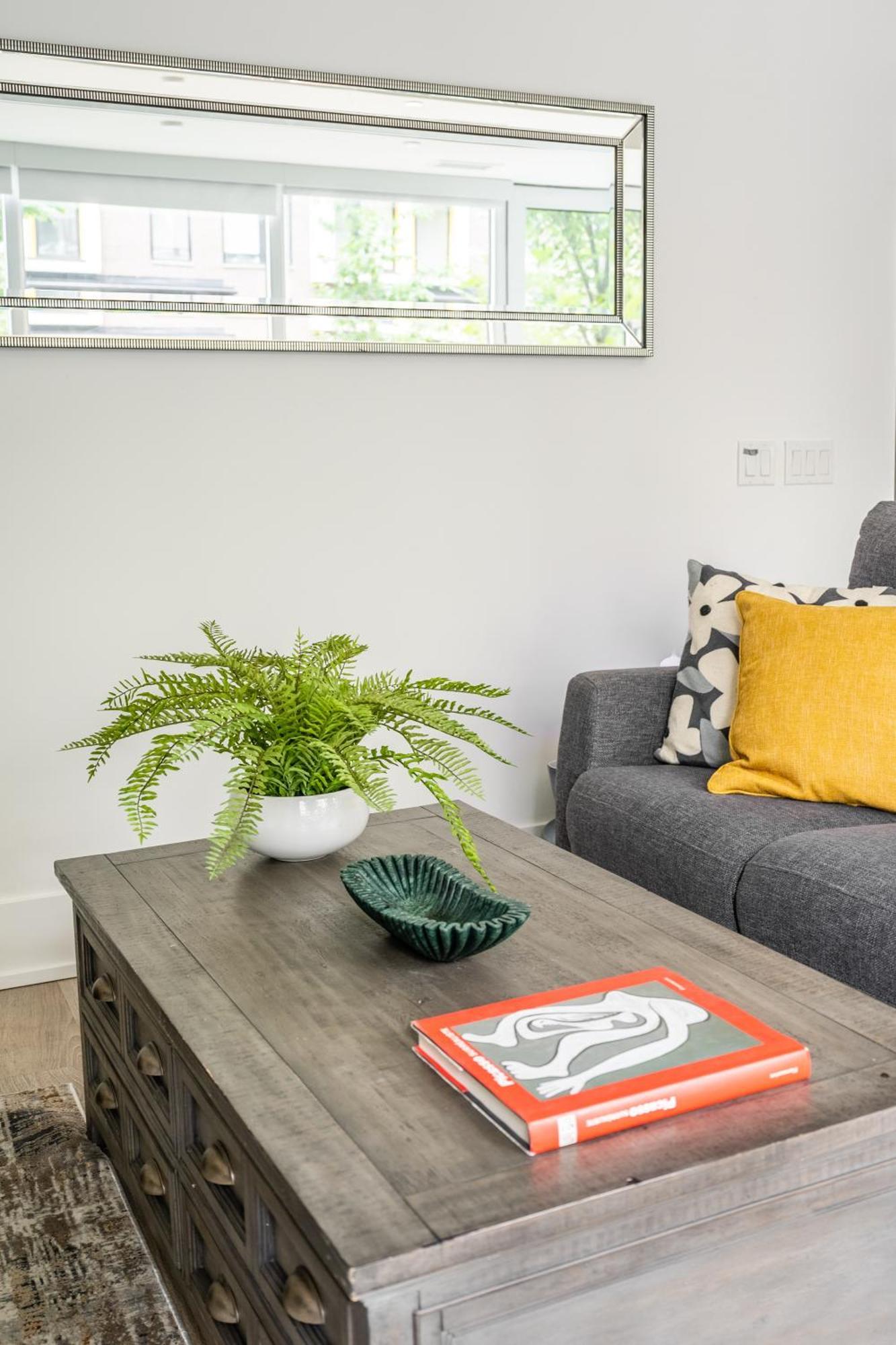 Spacious Corner Apartment Downtown Торонто Экстерьер фото