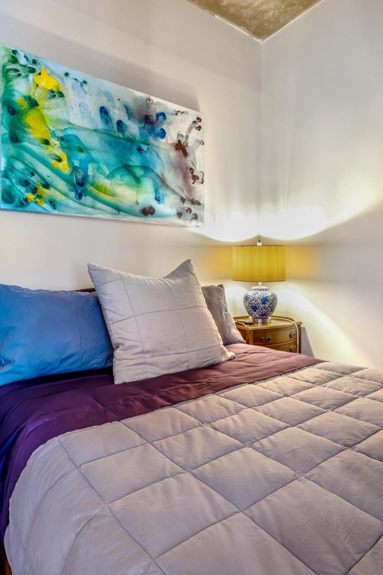 Spacious Corner Apartment Downtown Торонто Экстерьер фото