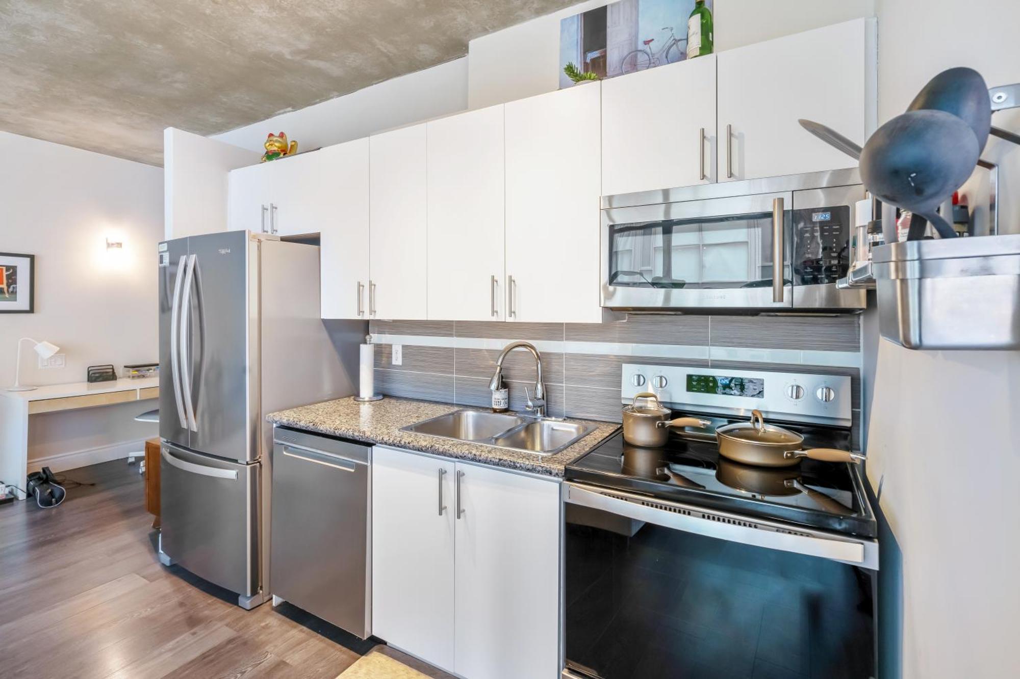 Spacious Corner Apartment Downtown Торонто Экстерьер фото