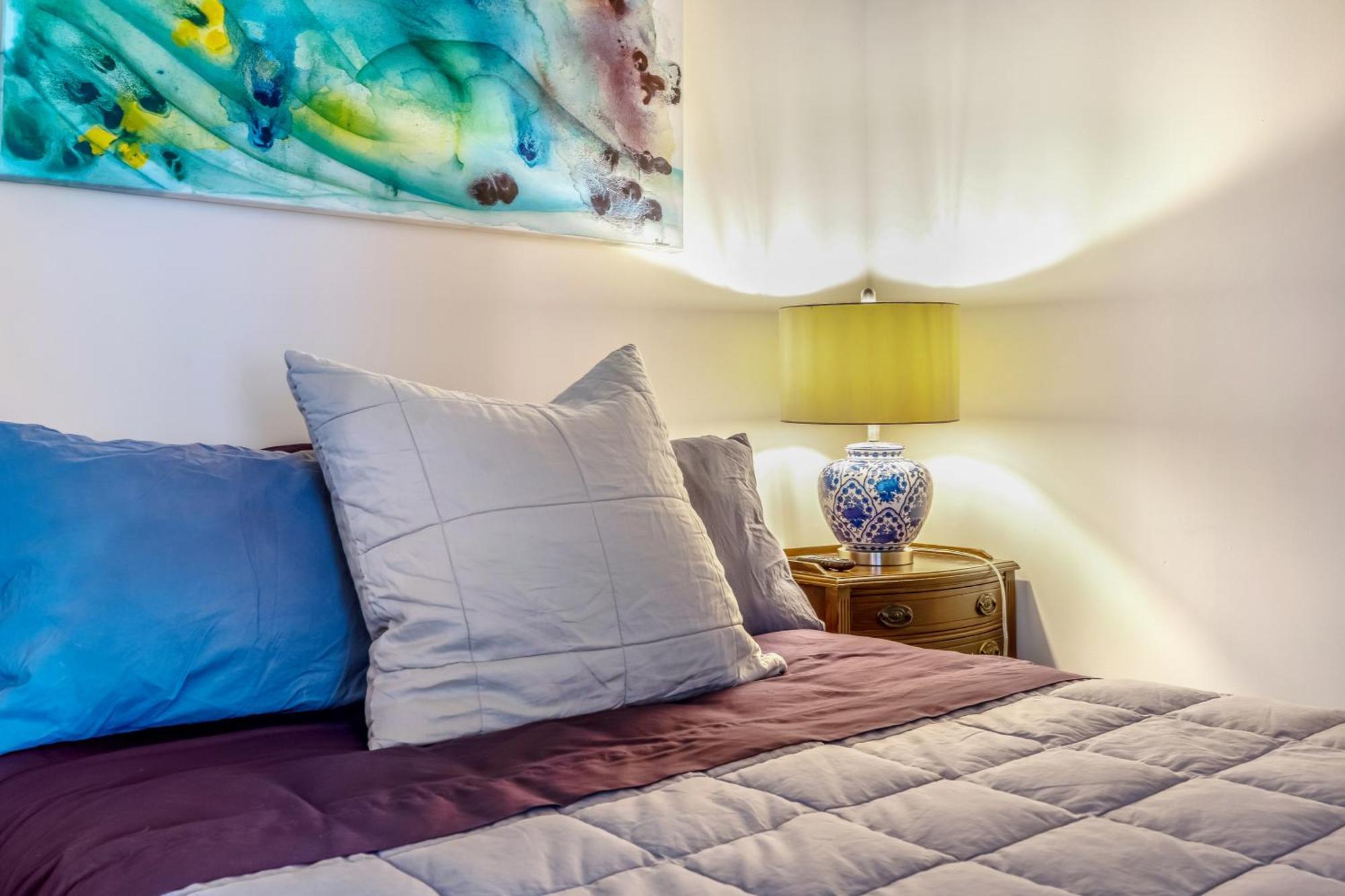 Spacious Corner Apartment Downtown Торонто Экстерьер фото